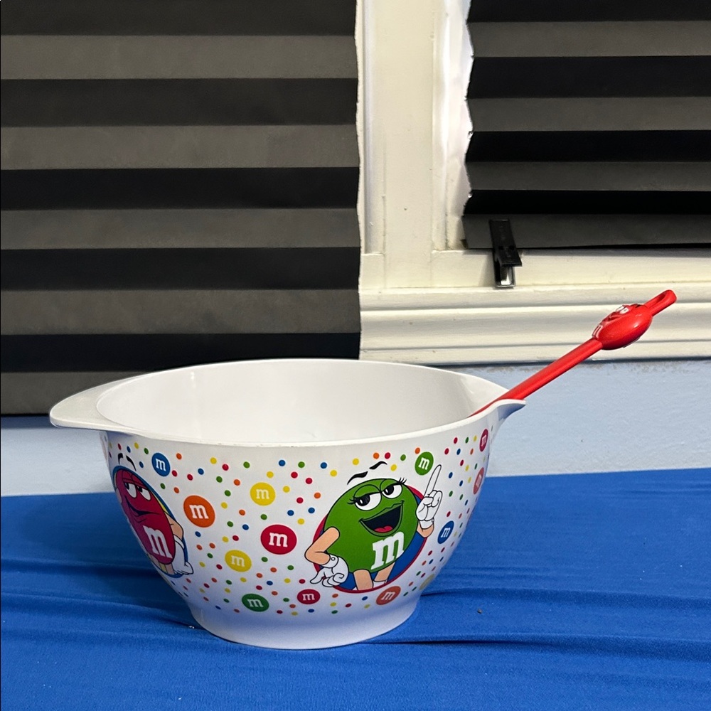M&M'S Colorful Mixing Bowl with Red Spatula